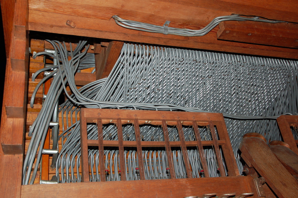 Een pneumatische speeltafel is een wonder van techniek en in dit geval zeer complex